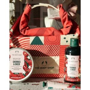 ⭐️40% Off⭐️The Body Shop Toiletry Cosmetic Bag with Snap Closure (no products)